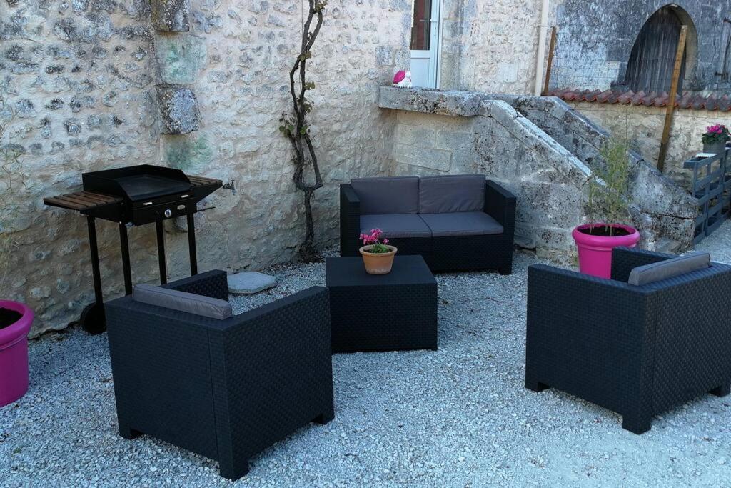 Maison Charentaise A La Campagne Becheresse Εξωτερικό φωτογραφία
