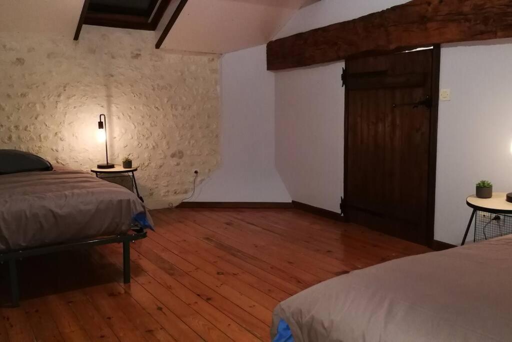 Maison Charentaise A La Campagne Becheresse Εξωτερικό φωτογραφία